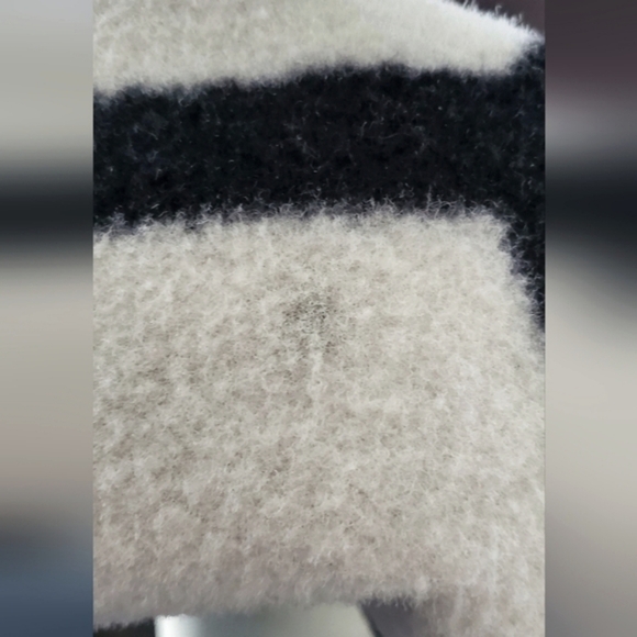 FUN RUGS Soccer Ball 39" Rug - Picture 6 of 9